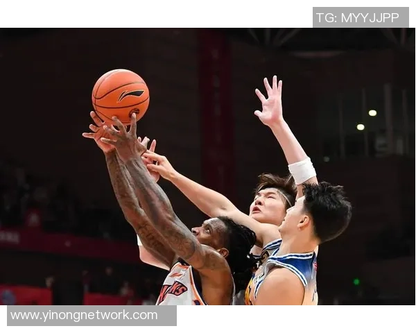 上海篮球队在联合会杯中的灵活性表现与战术创新分析 上海篮球队在联合会杯中的灵活性表现与战术创新分析