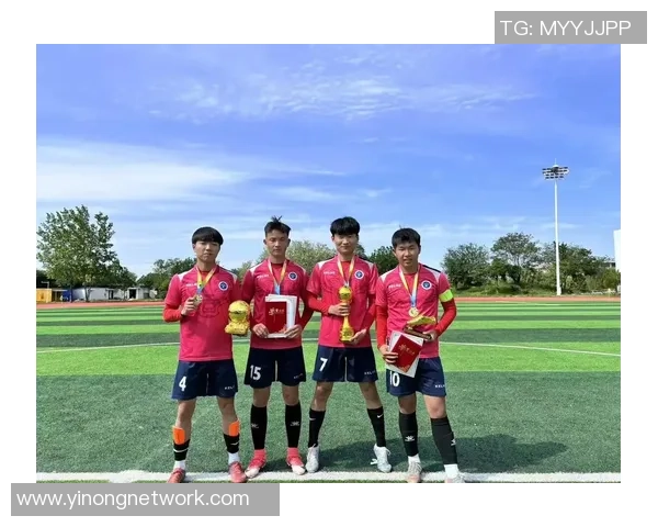 足球明星的辉煌历程与传奇瞬间探秘之旅 足球明星的辉煌历程与传奇瞬间探秘之旅